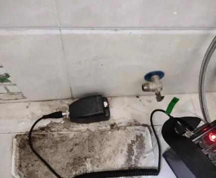 武侯屋顶漏水维修公司分享下卫生间漏水的危害及解决方法